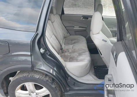 2010 Subaru Forester 2.5X Premium из США, поврежденный, VIN JF2SH6CC4AH915836